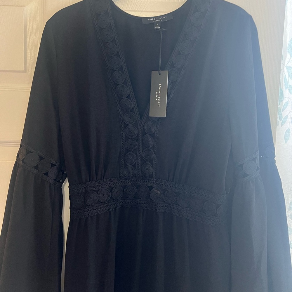 Romeo & Juliet Couture Black Bell Sleeve V-Neck maxi dresses